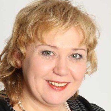 happy mother, wine nomad, social expert