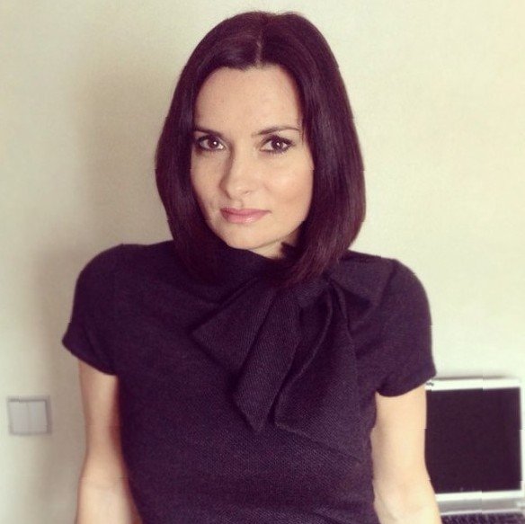 enichelw's profile picture. wine adept, social curiosity, proud mother of 2