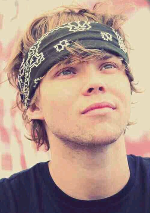 hello, lexi here, Ashton is mine and i aint sharing. He makes me happy and im glad we're together happily. Never leave me please bae ❤️ ~lexi