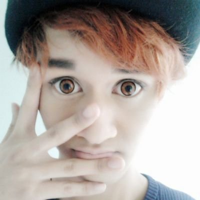 _enblog's profile picture. i put stuff on my face and eat things.