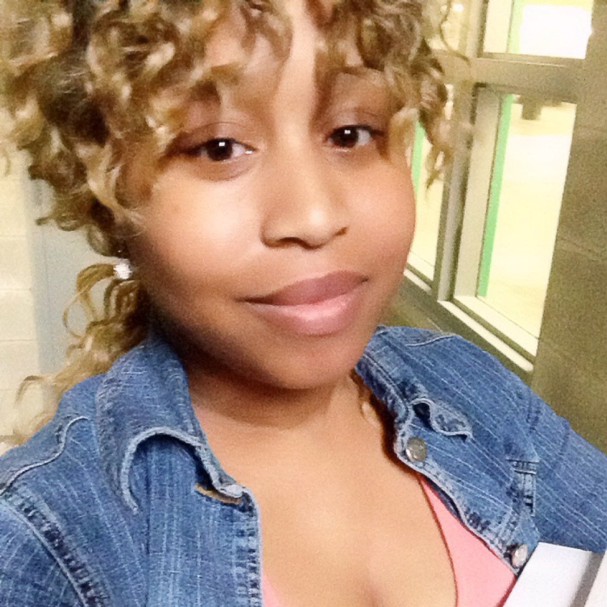 Hairstylist to @tifamusic....Managerial side to @DJSmartiez. Check out The Real Morning Rush every Tuesday Morning from 7am - 10am on 105.5.