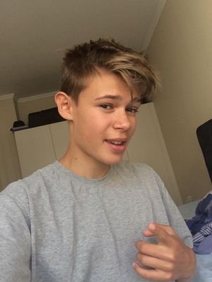 follow me guys and gals love you so much♛and follow me on instagram benjamin-la1