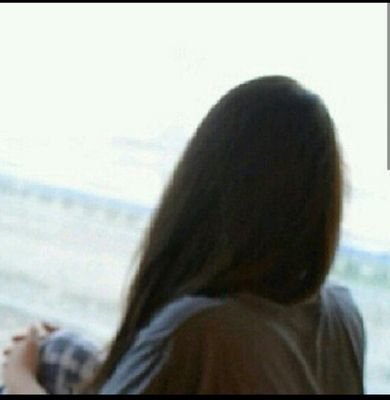 ‏‏‏‏.آغرد بِ كل مَ يستهويني ! حروفيّ : كَ ريشة بيضاء ناعِمة ,مُطرزه بِ الأنااقة والرُقي والغرور..ولاا يُشبِهني أحدّ فِ تلكَ الريشة ♡♡.★★★★★