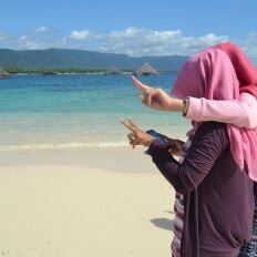 refaindi's profile picture. 