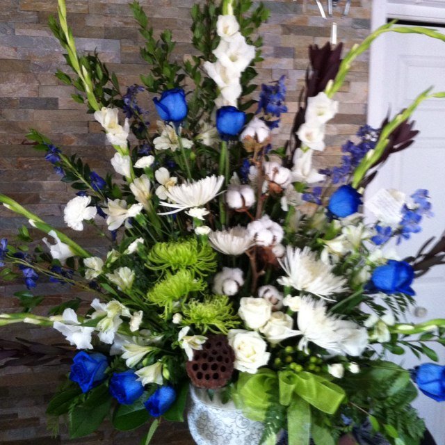Always looking for new ideas and creations to inspire people through flowers.
