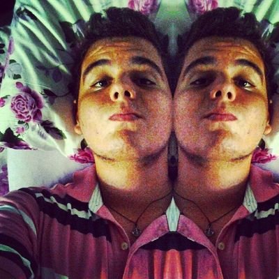 18 anos, músico, bonito,  tenho bom gosto. Pra quê melhor? :D E eu namoro a @monalisamonniq ♡