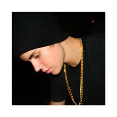 justin drew bieber. 20. single. bisex,tendente maggiormente al cazzo.
