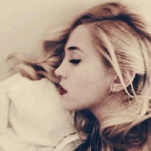 mechi ♥ Soy Fans Club Colombiano APoyando y Brindandole Simpre lo Mejor A nuestra Reyna @mechilambre