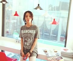 XYZ's Park Yeonhee. Lead Vocal, Face of The Group. 우리는 엑스와이지