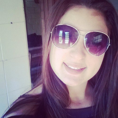 Amo Chocolate *-* , Trabalho na Varal, Amo de mais minha familia. e Sou muito feliz e amo muito meu namorado @Williamcasa *o*.