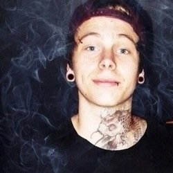 Follow @ashnkiwi she gave you a free follow!
