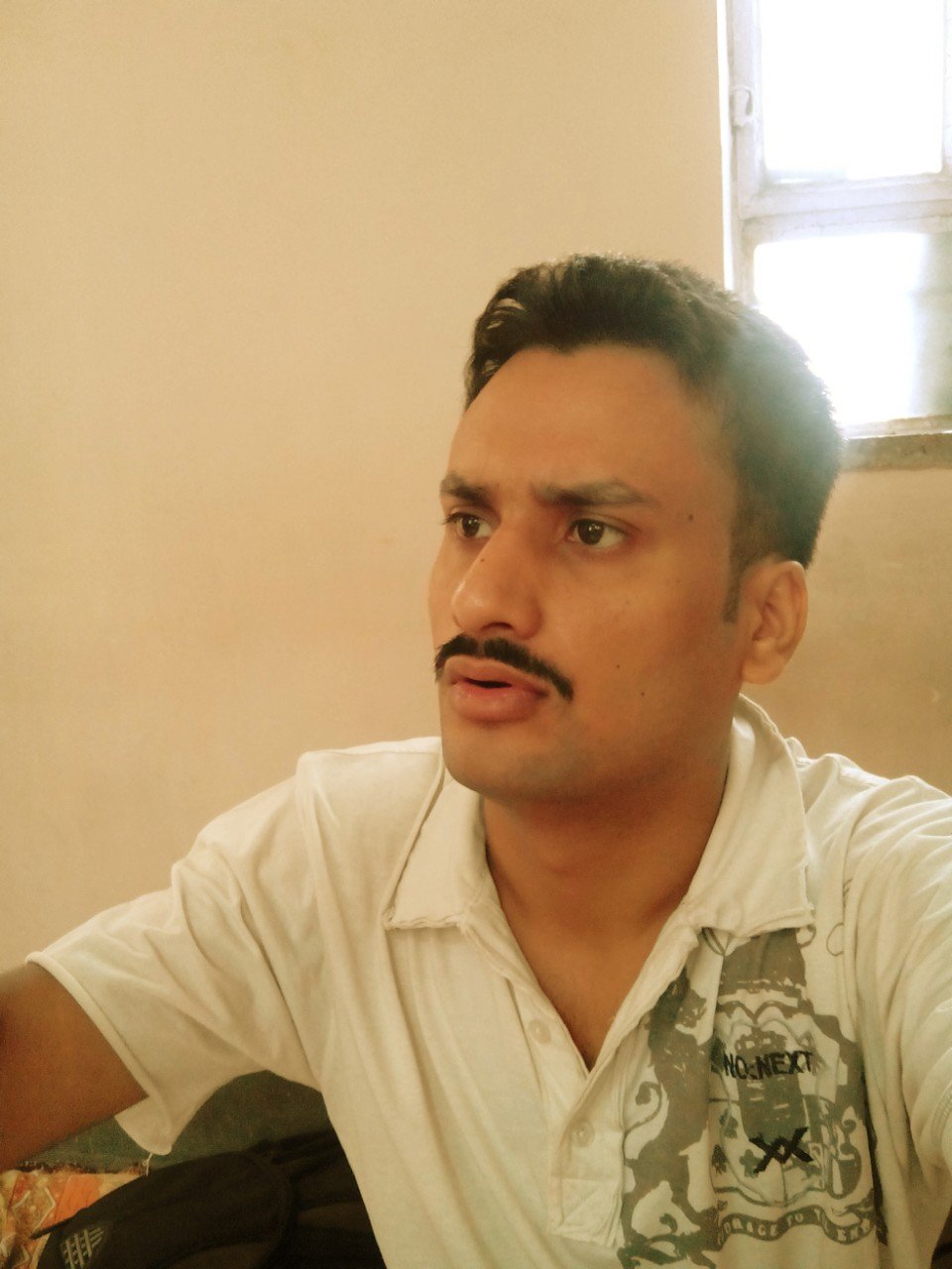i am non performing engineering graduate ...currently aspiring for civil services... i love to discuss on politics,system and sports...even poetries.