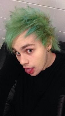 Mikey followed me (4/9/2014) love→ 5SOS 1D Val Emmich