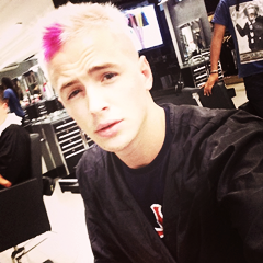 scrflyer's profile picture. [caíque voice's ]  Ai que abraço gostoso - 02/08/2014