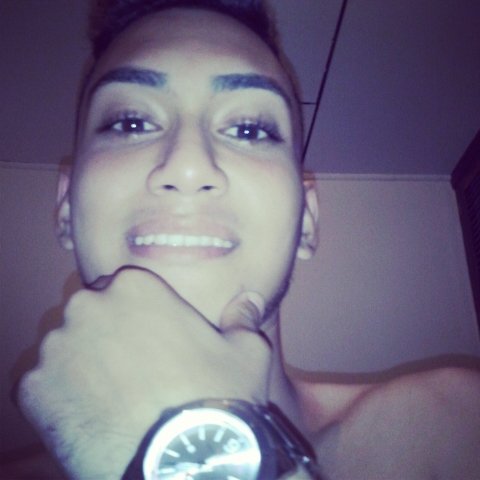 #FollowMe  #FollowBack                                                  Sigue y te sigo ¿Entiendes? #RG4L es lo que hay