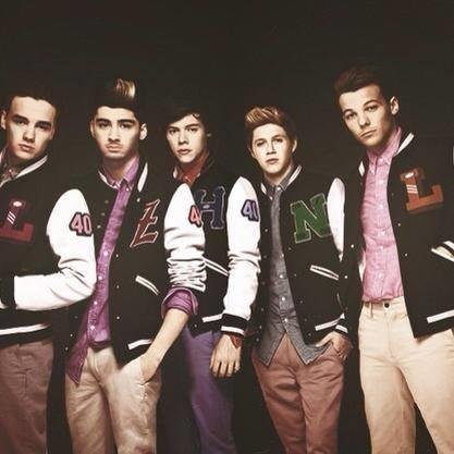 FOLLOW @Nath_1Dx and retweet her tweets! It's all for our boys! 
Also tweet her anything and she will follow you back :)
I'm gonna retweet your tweets!