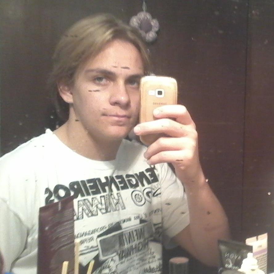 Confie em mim, eu jogo rugby!!                                                              Um grande fã de uma boa musica Traduzindo gosto de ROCK 'N ROLL!!!