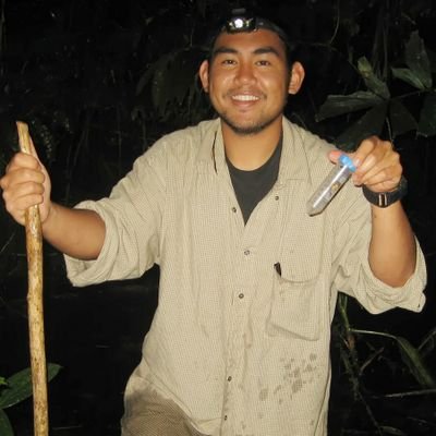 Behavioral ecologist. Herpetologists.
Working in public academia to assist in the growth of future scientists.
Frogs are awesome.