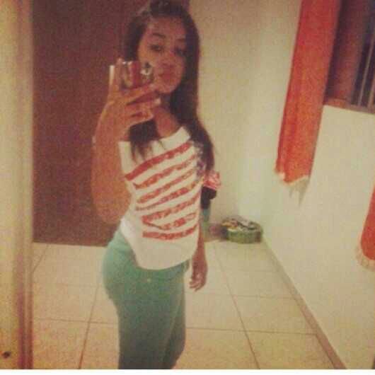 Adoro conversar,passear,curtir a vida e estou solteira. bjs para todos. . Bye  :) s2 amo todos vcs !!! segue q sigo de volta obg a todos :)
