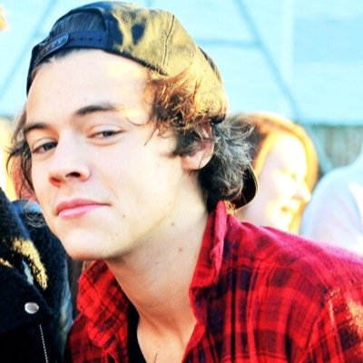 Hello lovely person i gave you a free follow because ily dont follow this account and follow @lindseyyy_x and ask for a follow back!