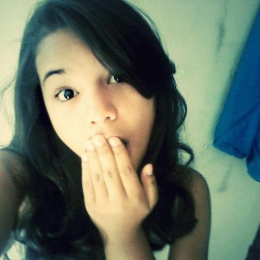 Oii , =)) Sou uma pessoa legal, simpática , odeio pessoas falsas e ignorantes e amo fazer amizades *----* siga-me ?