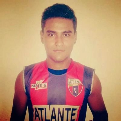 Mexicano, Lic. En Mercadotecnia y actual jugador en Atlante 2da división Profesional