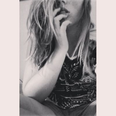 Flaviiiiiiiiie's profile picture. Everyone's not afraid of trying again. They're just afraid of geting hurt for the same reason. Snapchat : flavieju