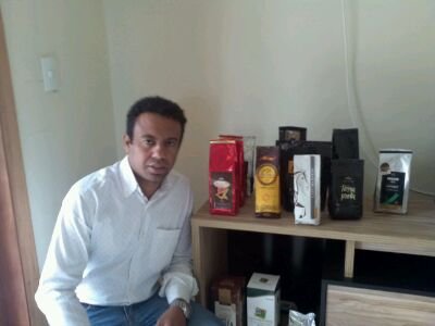 Solteiro, Homem, Conservador, Graduado Bacharel em Administração de Empresas (CEUNSP), Graduado em Física - Licenciatura na UnB e Estudante de Direito no CEUNSP