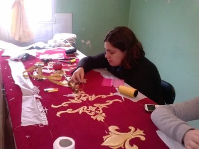 Dedicada al mundo cofrade. Se hacen trabajos a hermandades. artesaniacofrade@gmail.com