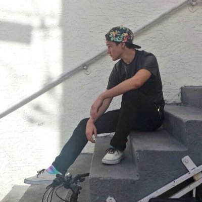 carpenterthot's profile picture. Just fan account for my fav