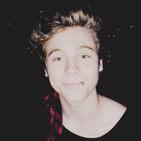 hii please follow @irwinismypizza because she just gave you a free follow, okay thaaanks