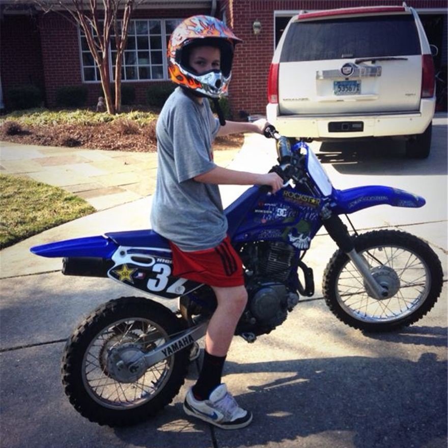 ChasesGFX's profile picture. I do graphics! *NOT FREE!* Tweet or DM me for my portfolio.