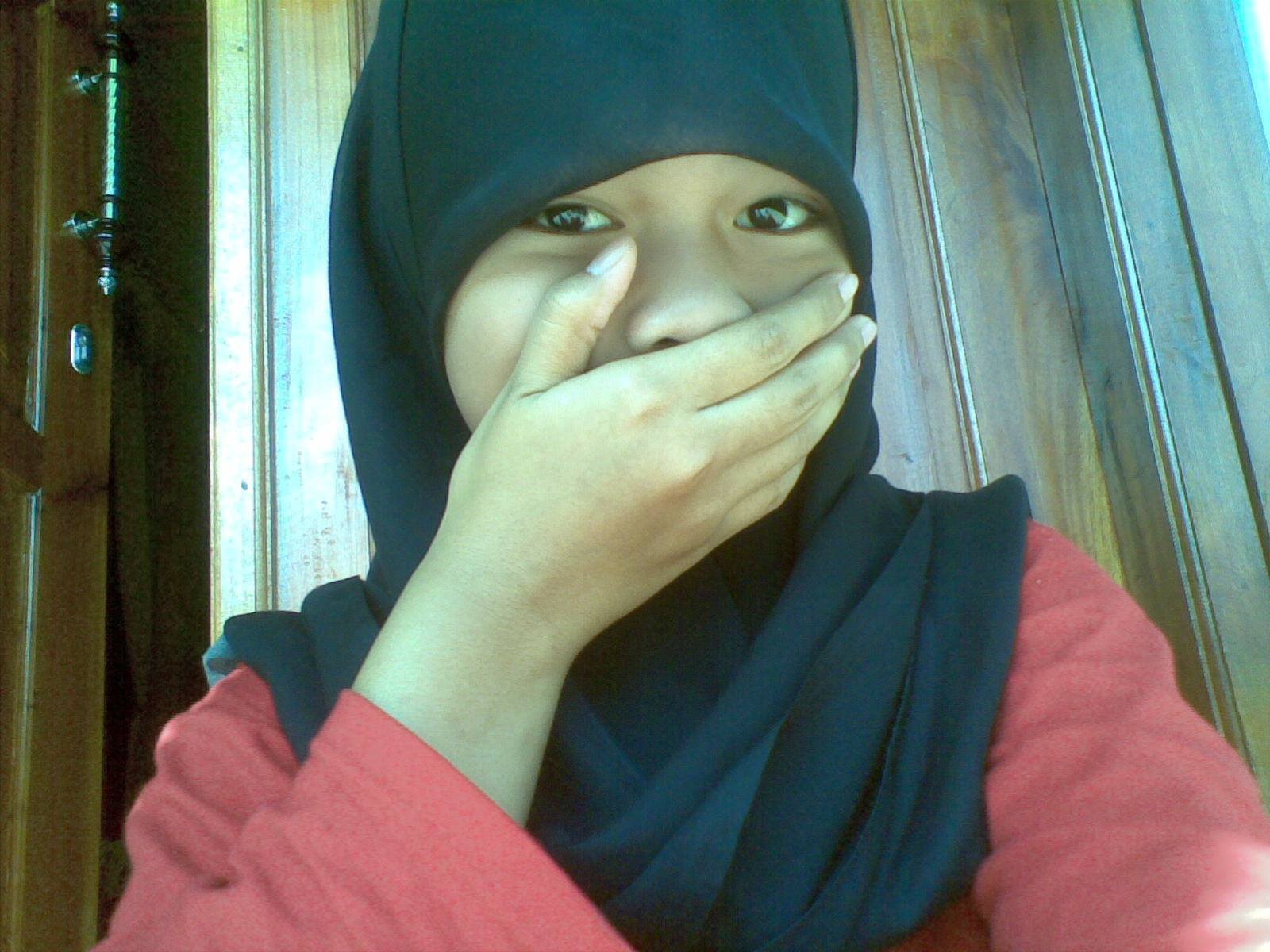 Aku gabutuh orang yang sempurna :) aku cuma butuh orang yang nerima kekurangan dan kelebihan aku :) :*RyokoZeinurSalam:*