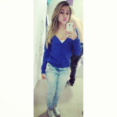 As pessoas insistem em querer dizer o que eu tenho que fazer, mas eu não me importo, eu vivo minha vida do meu jeito, e foda-se as pessoas. ;)