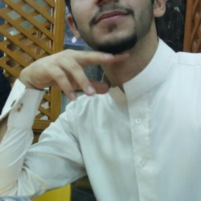 لا اتخلى عن الاشخاص بـ سهولة، ولكنني ايضا لا اتمسك بـ أشخاص يشعرونني بـ أن وجودي وعدمه واحد