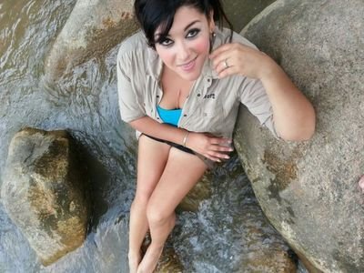 sincera... y la verdad tengo cerca solo amigos q vale  la pena tener!!!identifico a la gente q me lee y hace como q no !Soy chica bionica, operada del corazón!!