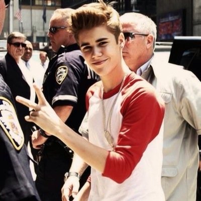 vou criar um grupo no wpp so de beliebers, quem quiser manda nome e numero aqui ou na @paynemalefica