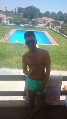 srttonegro's profile picture. 17. Moreno estudiando peluqueria la puebla del rio :D insta..