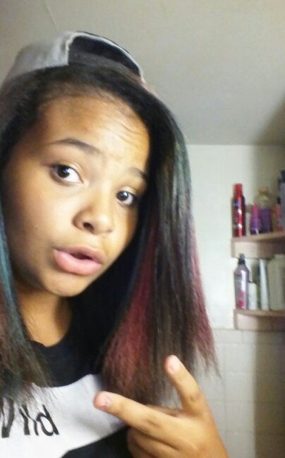 what up im hazeray someone people call me yaya tho. I play softball,and football tho. my bday is jan 10