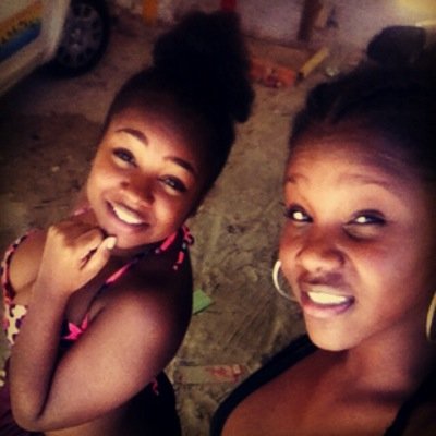 une fans de MICHAEL JACKSON :D le Hip Hop ma passion *_* :D #teamIPhone Joie de vivre :D :3 Lesssss Twins *_* :D Follow Back