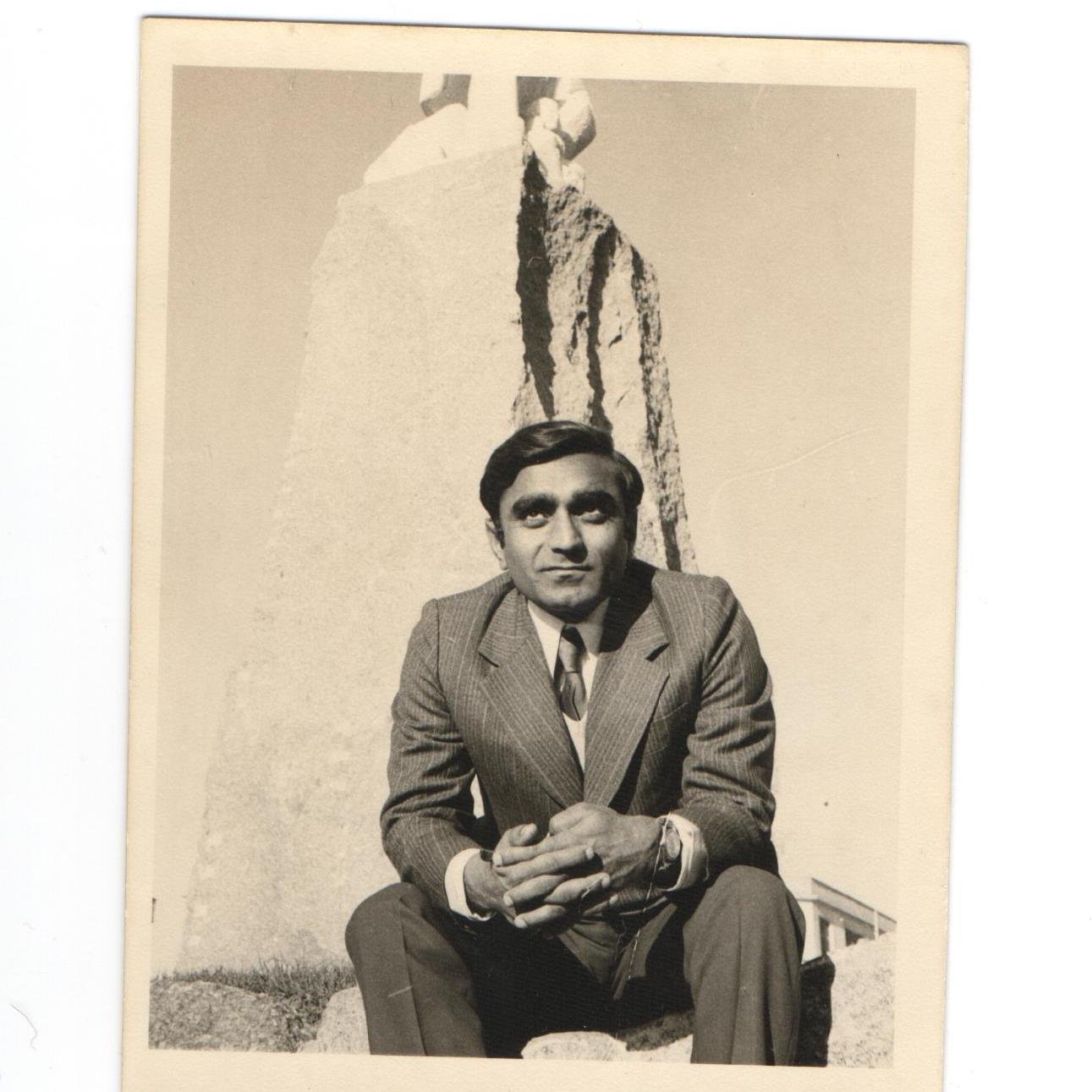 Ravian1's profile picture. LIFE WITH NO FEAR AND NO REGRETS