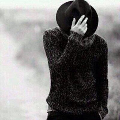 #هلالي|| آكتب مايمليه علي ضميري الأزرق!،متيم بٌحب #الهلال و #Barcelona متذّوق للشعر ؛. هنٌا بعض مني!