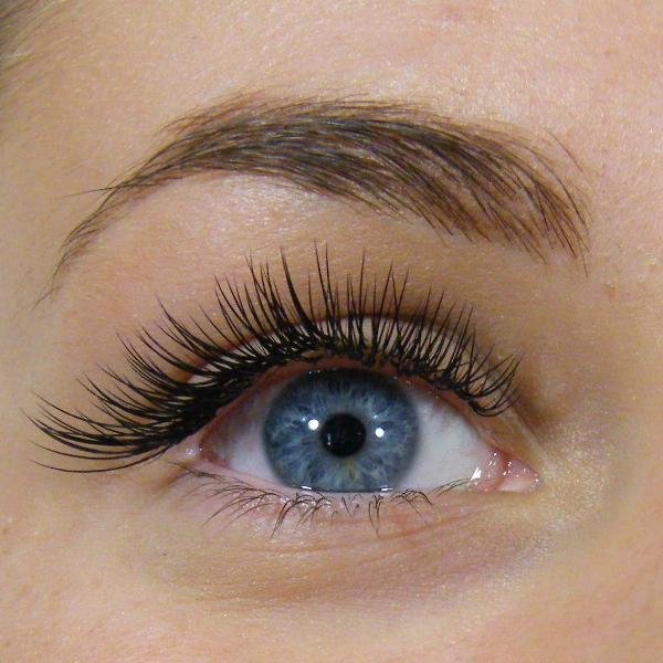 We are an Eyelash Extension Specialist salon in Melbourne VIC. We provide top quality service & products while also delivering first class training courses.