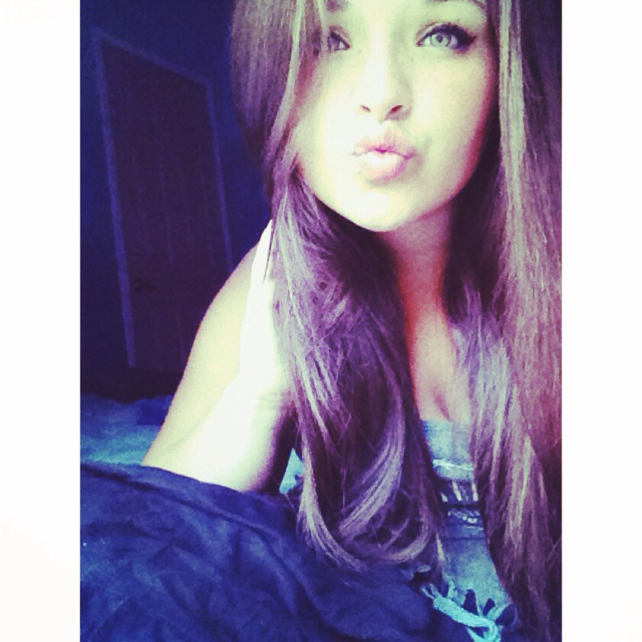 just a girl that loves fanfiction & love stories 

dont judge me you asshats