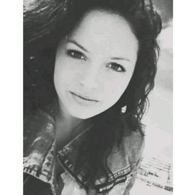 Prefiero estar en silencio, donde tus defectos se ven mejor.

Insta; kaytaabella
