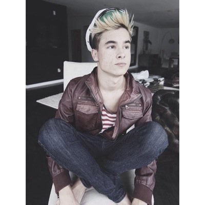 Just obsessed with a boy Named Kian Lawley ∞ Shelby follows ✬ Met jennxpenn 5/28/14