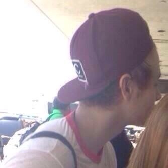 from @lashtontopia !! pls follow her back and if you already follow her, enjoy the free follow :)