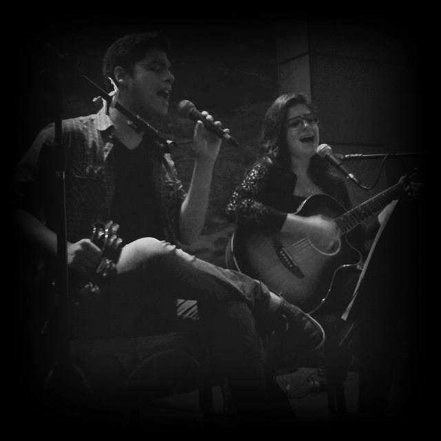 Nós trabalhamos com Festas, Eventos, Bares e Restaurantes! Nosso repertório é variado, MPB a Pop/Rock Nacional e Internacional. CONTATO: (13) 99709-0926