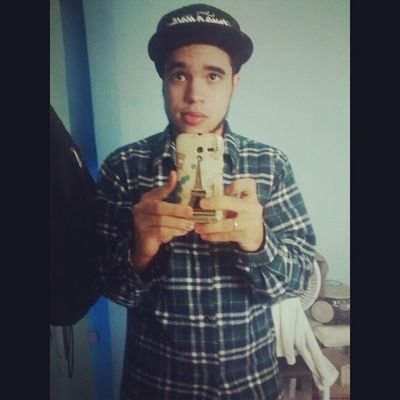 chato , feio , gordo , baixinho , ciumento e mais coisas aê que to com preguiça de escrever :3