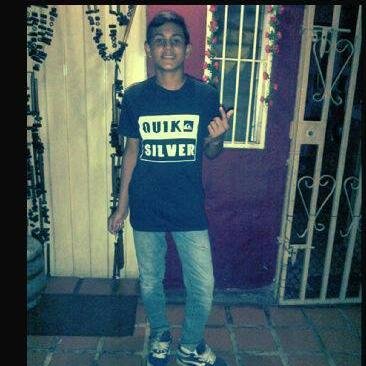 Hey La mujer de mi vida es la que esta alla YYFS